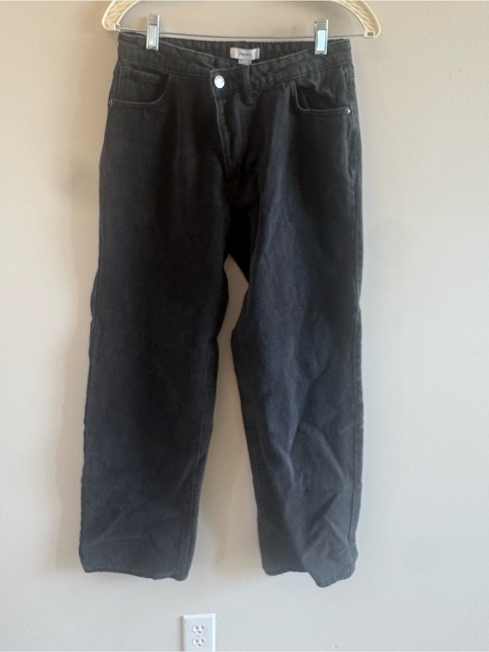 Forever 21 Women’s Black Straight-Leg Jeans